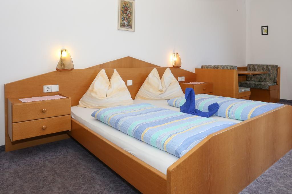 Gasthof Hotel Woehrmaurer Фельдтурнс Екстер'єр фото